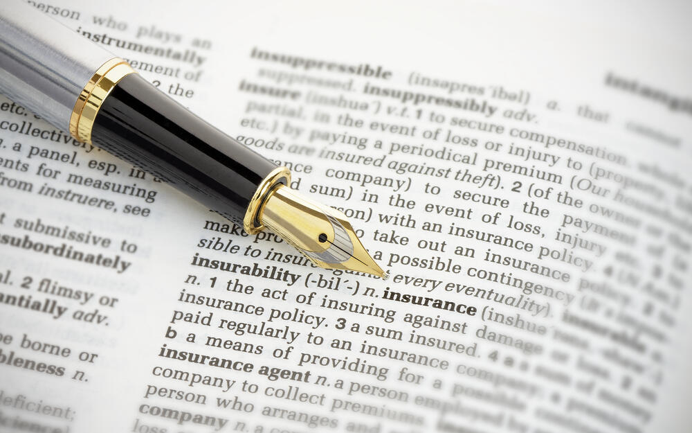 Kleingedrucktes, das Wort insurance ist hervorgehoben.