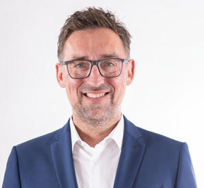 Das Pressefoto zeigt Dr. Jochen Zöschg, CEO Europäische Reiseversicherung