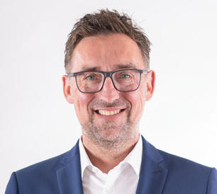 Das Pressefoto zeigt Dr. Jochen Zöschg, CEO Europäische Reiseversicherung