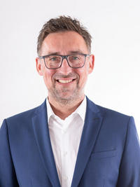 Das Pressefoto zeigt Dr. Jochen Zöschg, CEO Europäische Reiseversicherung