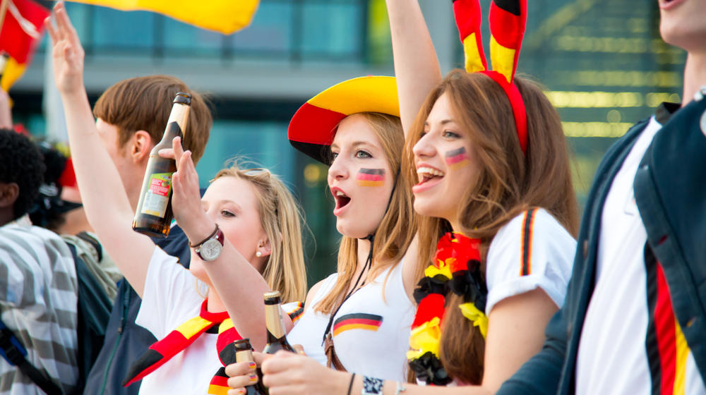 Jugendliche feuern die deutsche Nationalmannschaft an