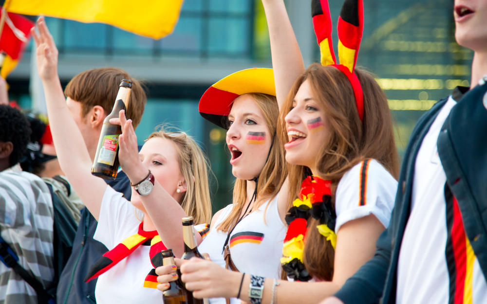 Jugendliche feuern die deutsche Nationalmannschaft an