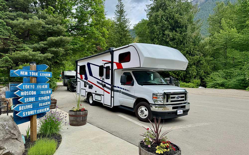 Reisebloggerin Creativelena auf Weltreise mit ihrer Familie: mit dem richtigen Wohnmobil die kanadischen Rocky Mountains hautnah erleben